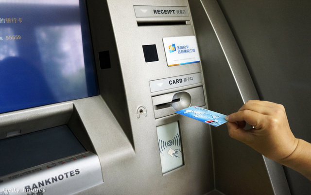 Az ATM-nél emeltek le egy férfi számlájáról pénzt