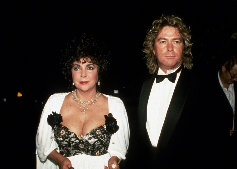 +1: Elizabeth Taylor és Larry FortenskyElizabeth Taylor 2011-ben, 79 éves korában hunyt el