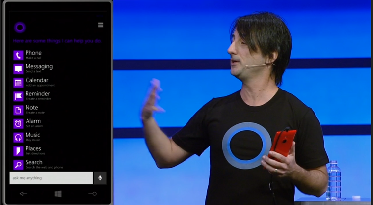 Joe Belfiore alelnök demózza a Cortana keresőjét