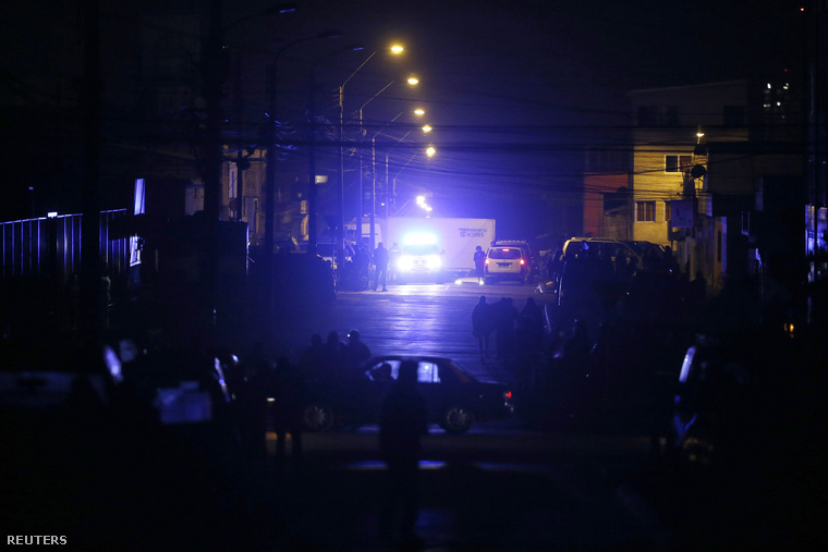 A cunamiriadó miatt a hatóságok evakuálták Iquique város lakóit, 2014. április 3-án.