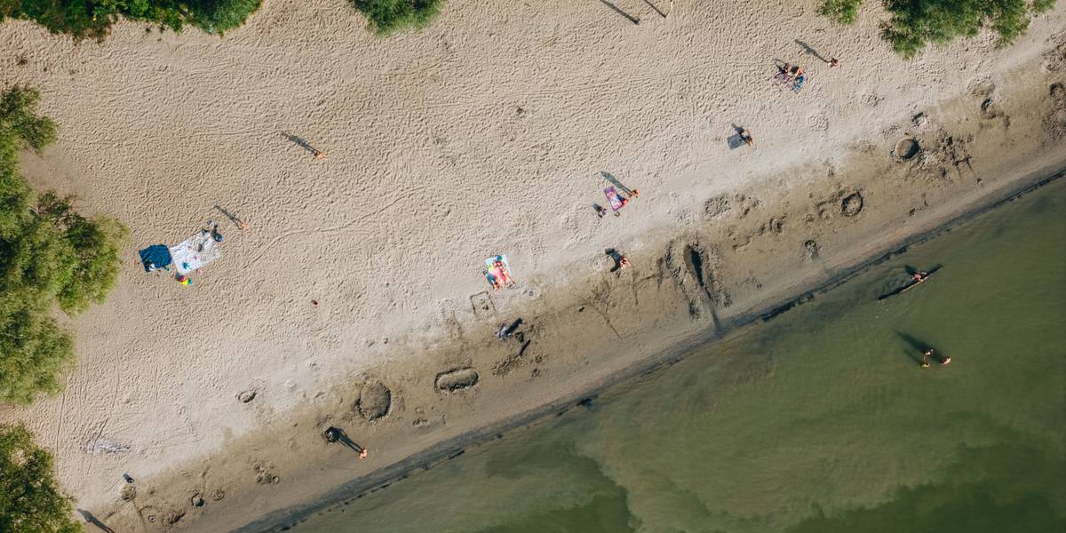 A Dunakanyar tengerpartján homokos strandon pihenhetünk karnyújtásnyira Budapesttől