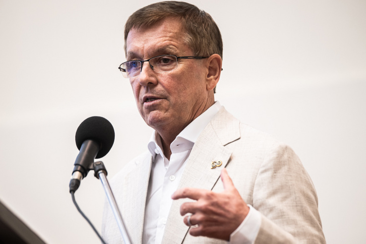Matolcsy György fizetése alapján nehéz megmagyarázni, hogyan van csak 30 millió forintja