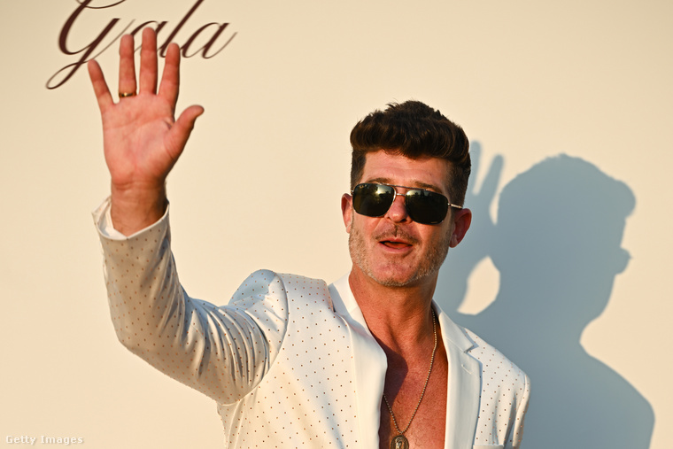 Robin ThickeAz amerikai énekes is 13 volt, amikor elveszítette az ártatlanságát