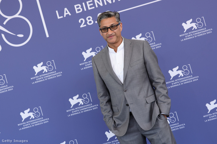 Asif Kapadia a 81. Velencei Nemzetközi Filmfesztiválon, a Palazzo del Casinóban 2024. szeptember 3-án, Velencében, Olaszországban