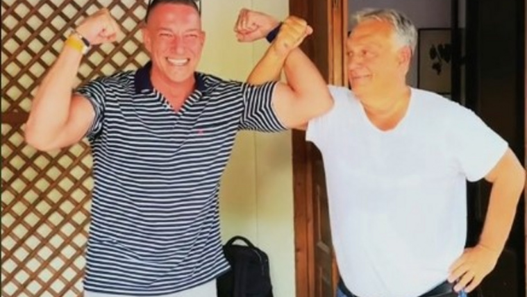 Orbán Viktor összemérte bicepszét a Sztárbox versenyzőjével