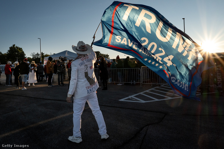 Egy résztvevő Donald Trump kampányrendezvényén 2024. szeptember 7-én a wisconsini Mosinee-ben