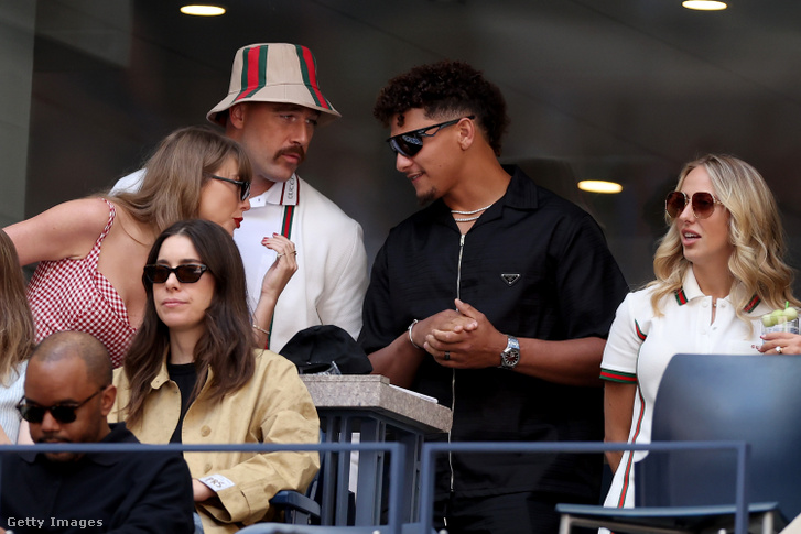 Taylor Swift, Travis Kelce és Patrick Mahomes az Arthur Ashe stadionban