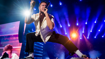 A Coldplay triplája után újabb világhírű zenekar ad koncertet a Puskás Arénában