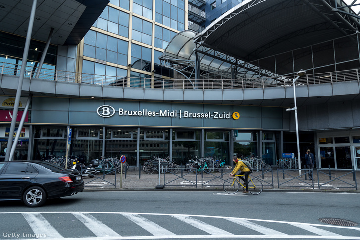 A Brussels Midi pályaudvar egyik főbejárata 2023. május 23-án Brüsszelben, Belgiumban