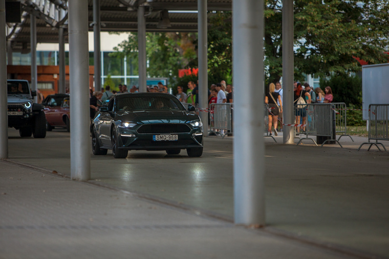 A Bullit Mustang kimondottan közel áll a szívemhez, mert ez a zöld szín nagyon bejön, a Mustangon pedig egyenesen szexi