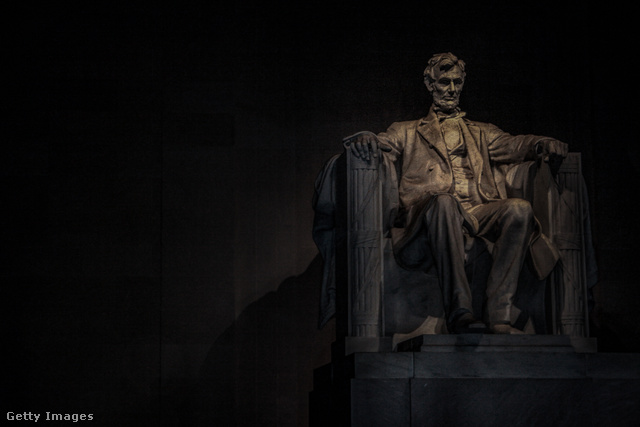 Halála után Abraham Lincoln amerikai elnök testét is bebalzsamozták