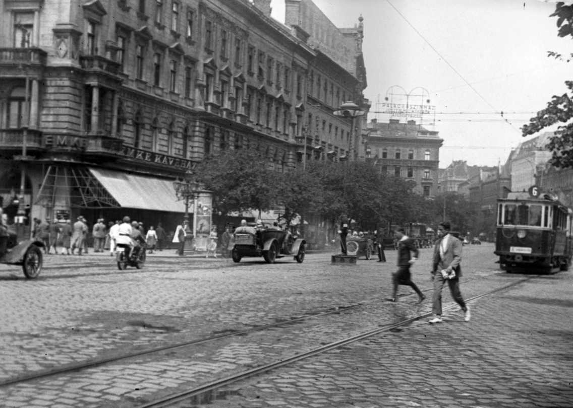 A Nagykörút–Rákóczi út kereszteződése a húszas években