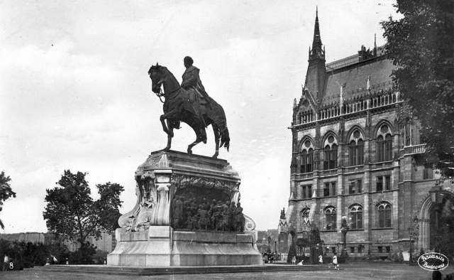 Miniszterelnök, majd külügyminiszter is volt a liberális szellemiségben nevekedett Andrássy Gyula a kiegyezés után. Parlament, 1906