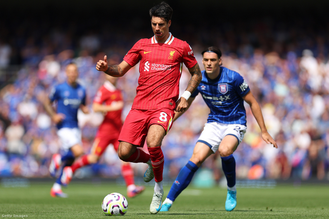 Szoboszlai Dominik az Ipswich Town FC és a Liverpool FC Premier League mérkőzésén 2024. augusztus 17-én Ipswichben, Angliában