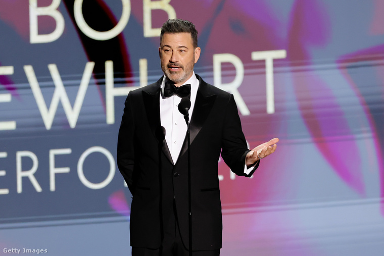 Jimmy Kimmel&nbsp;Jimmy Kimmel szomszédságban lakott két híres színésszel, akikkel nemcsak baráti kapcsolatot ápolt, hanem az évek során híressé váltak vicces csínytevéseikről is.