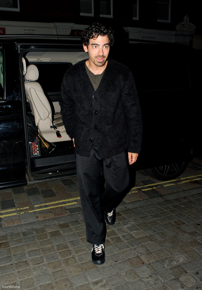 Joe Jonas is ugyanide tartott, kísérő nélkül