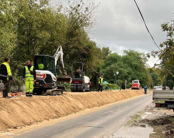 A 11-es út megerősítése