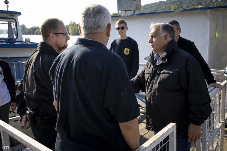 Orbán Viktor miniszterelnök árvízvédelmi irányító munkája keretében ellenőrzést tart Kisorosziban 2024. szeptember 19-én