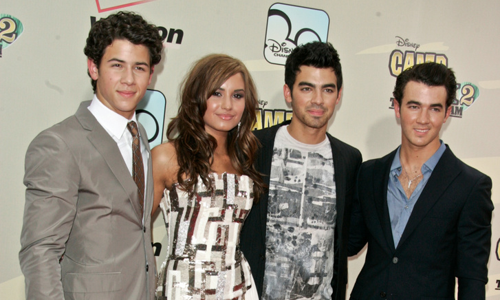 Nick Jonas, Demi Lovato, Joe Jonas és Kevin Jonas a Rocktábor 2. premierén 2010 nyarán