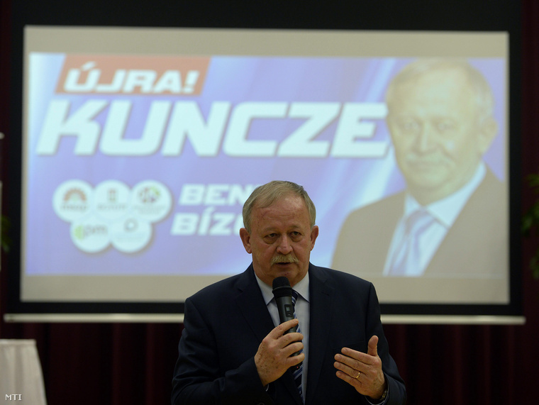 Kuncze Gábor az ellenzéki összefogás lakossági fórumán.