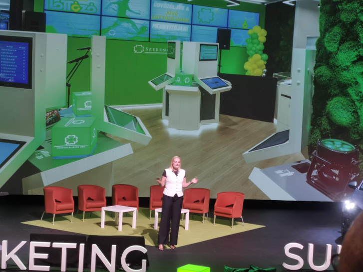 Bánhegyi Zsófia a Marketing Summit 2024 színpadán