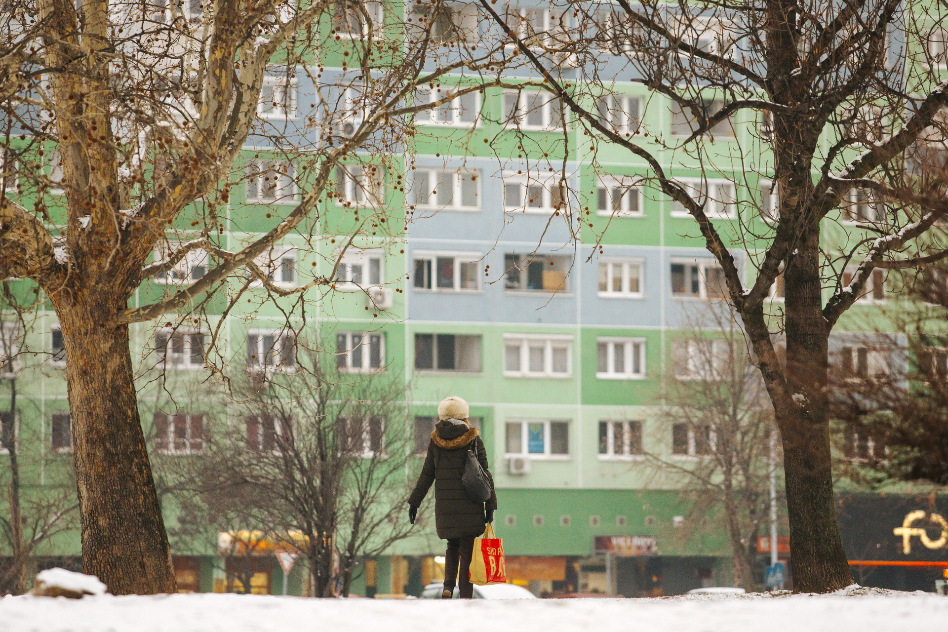 Nagyjából háromezren laknak az épületben