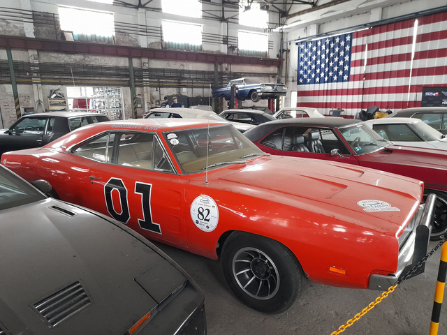 A Hazard megye lordjaiból ismert Dodge Charger is itt van