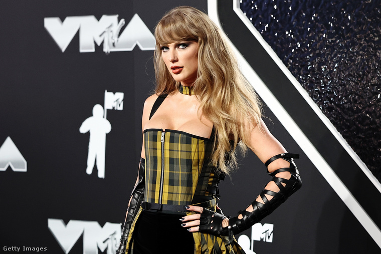 Taylor SwiftA népszerű énekesnő 1989 című lemezének megjelenése előtt kiszivárgott az interneten egy állítólagos tracklista