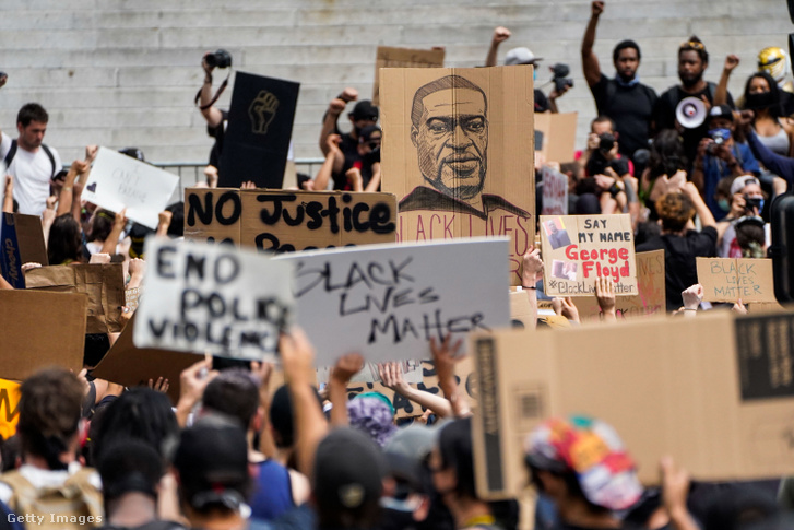 Black Lives Matter-tüntetés Los Angeles belvárosában 2020. június 2-án