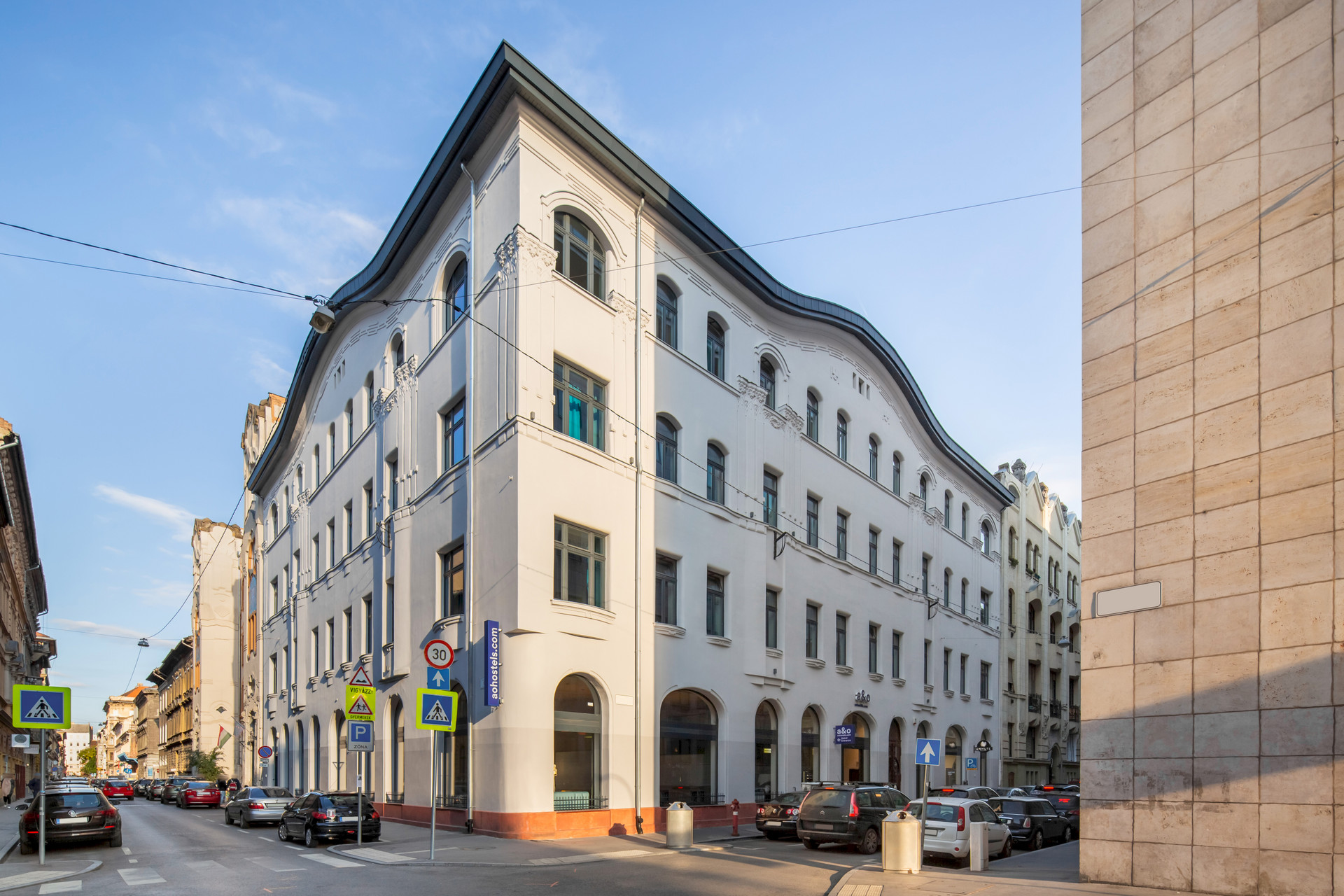 aohostels budapest facade 02 10MB