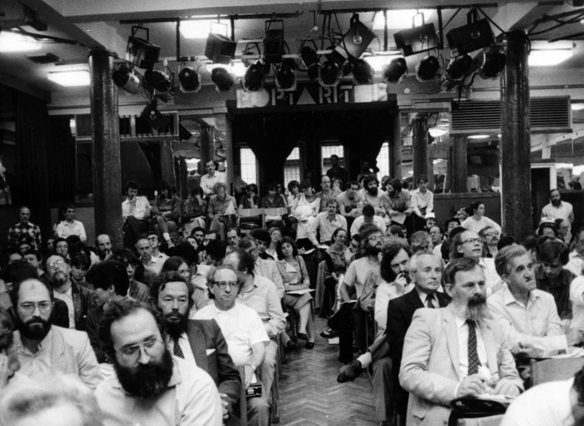 A Tudományos Dolgozók Demokratikus Szakszervezetének alakuló gyűlése a Metro Klubban (1988)