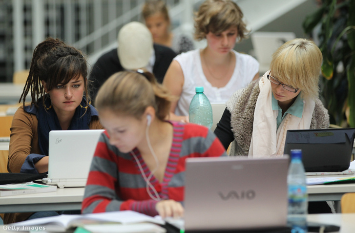 Egyetemisták tanulnak a Freie Universität egyetemen 2011. szeptember 20-án