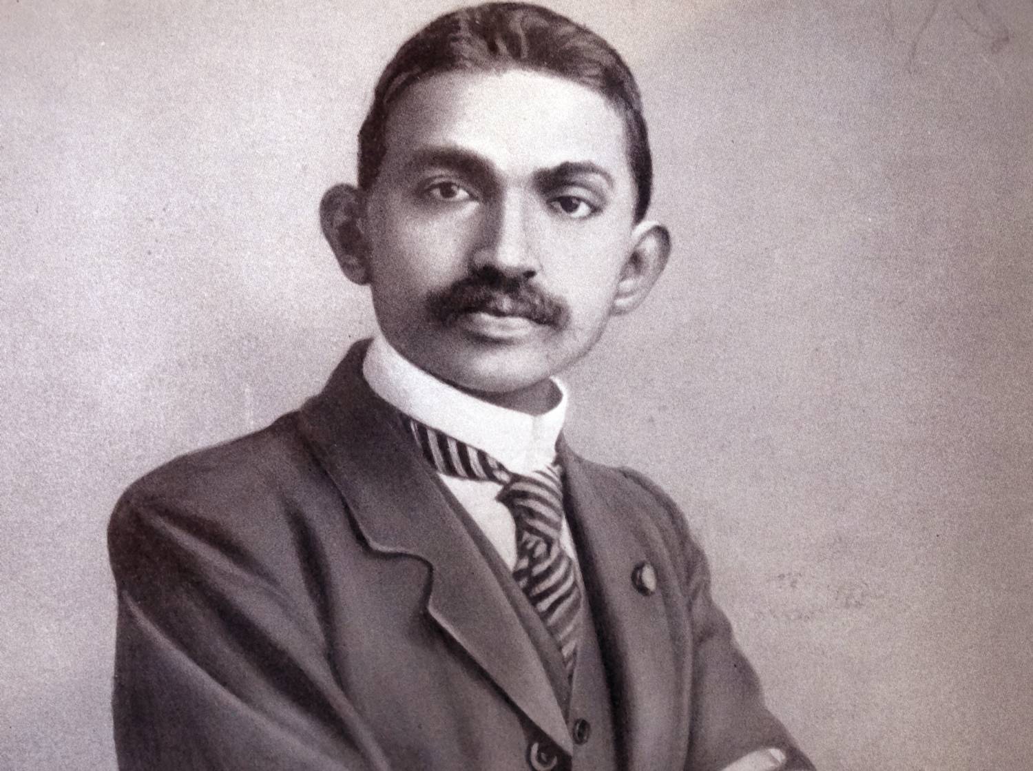 Mohandász Karamcsand Gandhi 1906-ban, 37 évesen.