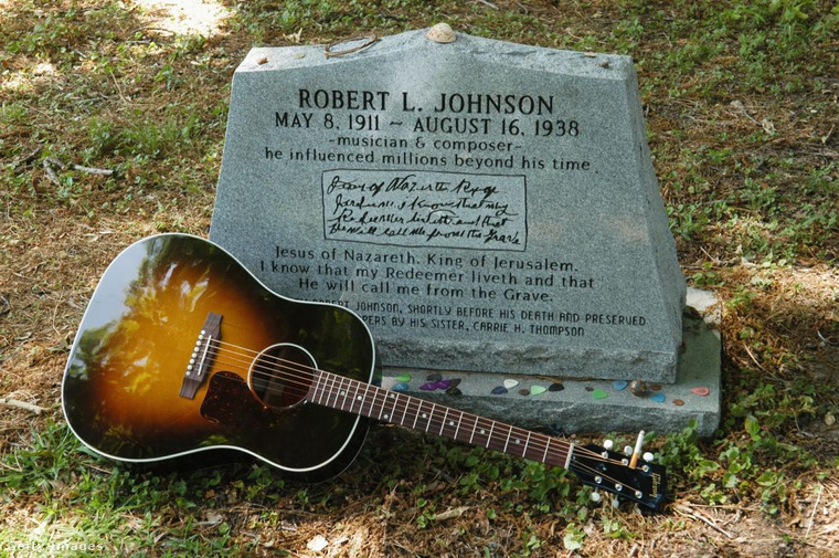 Robert Johnson: a blues ördögi alkut kötött zsenijeRobert Johnson, a Mississippi-delta blues királya, akiről a legenda azt tartja, hogy lelkét adta az ördögnek azért, hogy páratlan zenei tehetséget nyerjen