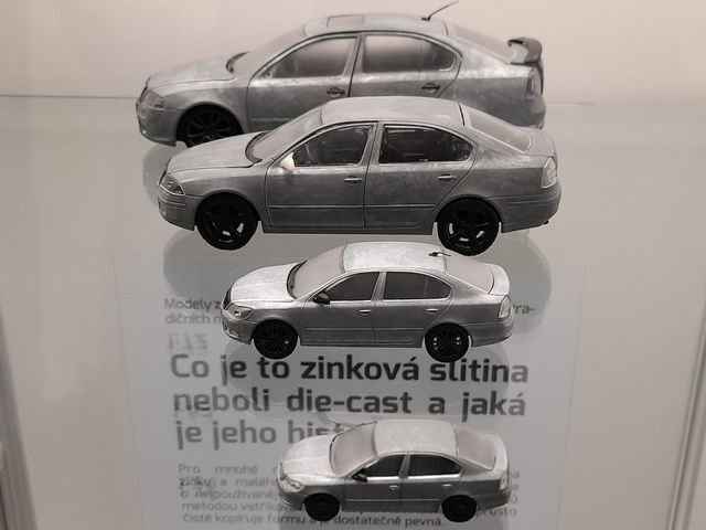 Škoda Octaviák különböző méretarányban (1:72, 1:43, 1:24, 1:18)