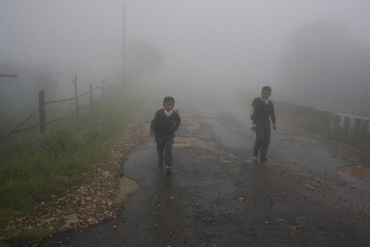 A szomszédos Cherrapunji városban is pont ugyanez a helyzet, hiszen ott is 11.000 mm feletti eső esik egy évben