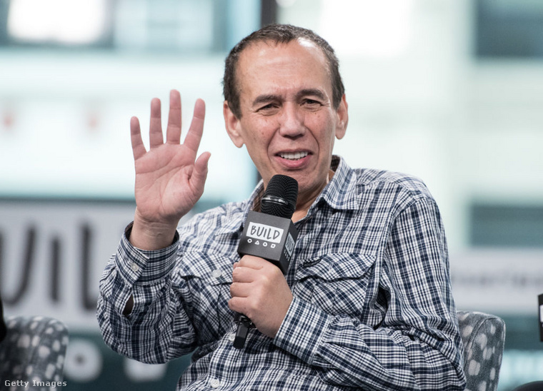 Gilbert Gottfried: sértő cunami-tweetek&nbsp;Gilbert Gottfried, a híres humorista, 2011-ben került hatalmas bajba, amikor a japán cunami katasztrófa után nem megfelelő vicceket posztolt a Twitterre