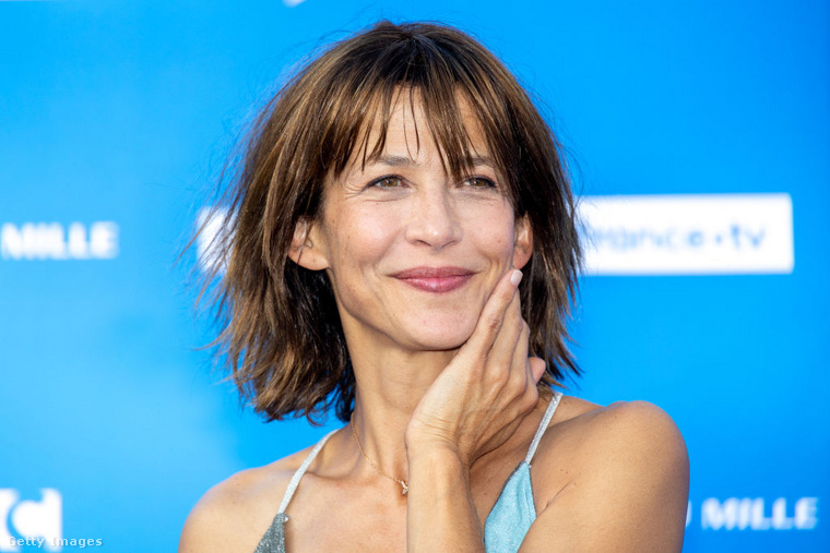 Sophie Marceau&nbsp;A francia színésznő, Sophie Marceau 2005-ben a Cannes-i Filmfesztiválon lépett a vörös szőnyegre, amikor a ruhája pántja váratlanul lecsúszott.&nbsp;