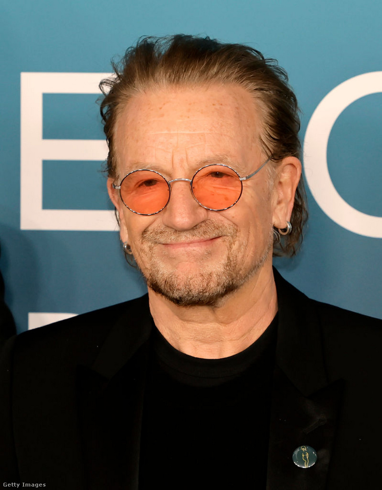 Bono a szegénység és az AIDS ellen harcol&nbsp;Bono, a U2 énekese a ONE és a (RED) kampány alapítója, amelyek célja a szegénység és az AIDS felszámolása Afrikában