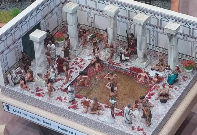 Pompeii medencés lakóház miniatürizált változata