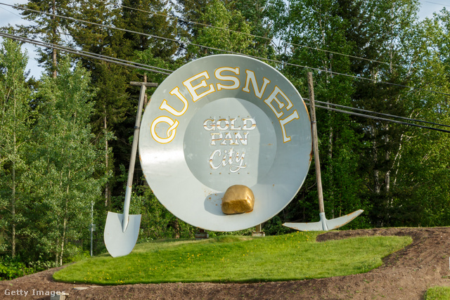 Lelkes önkéntesek is segédkeztek az épületek felújításában és a régi temető rendezésében