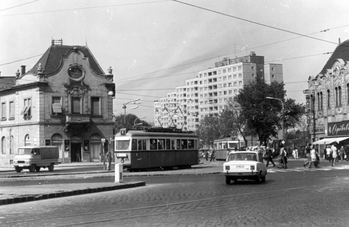 A Flórián tér szemben a Vörösvári úttal (1972)