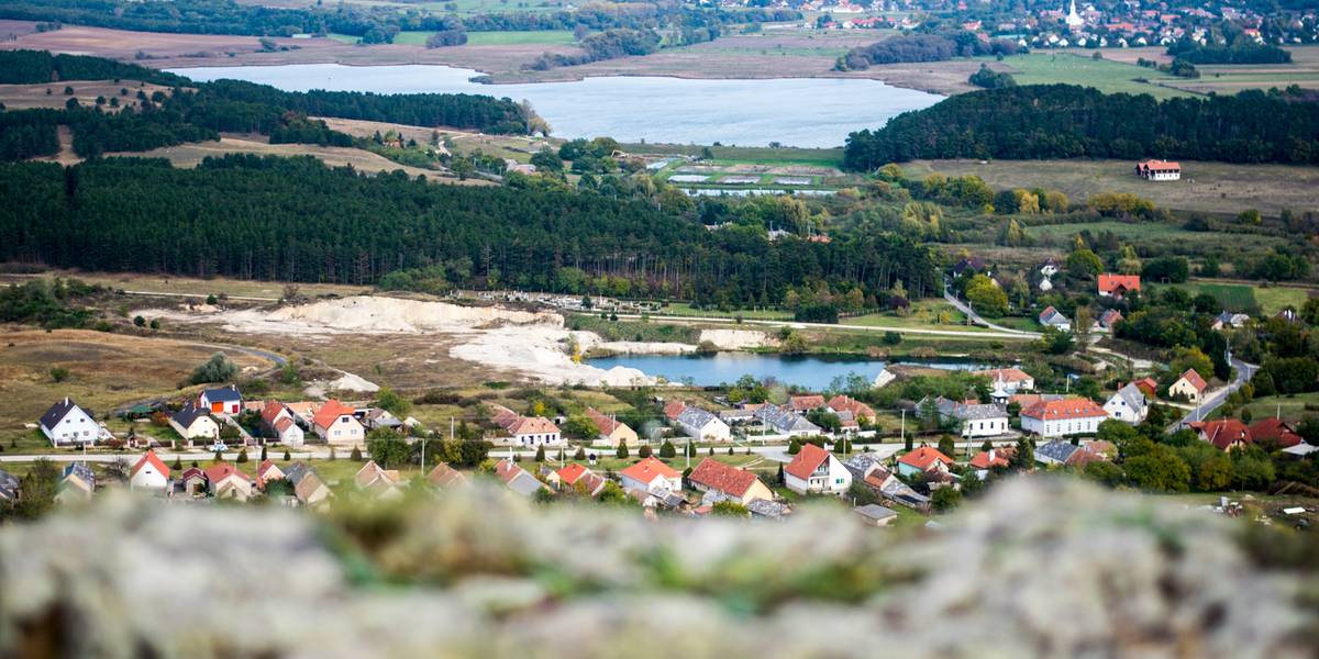 Víz alatti, római korból származó épületrészeket vizsgáltak egy Balaton környéki tóban