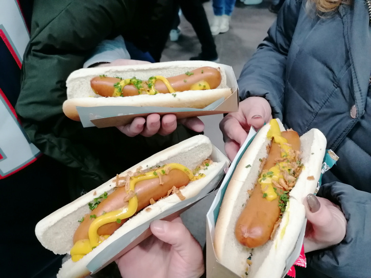 Egy hot dog alig 4400 forintba került a Wembley-ben