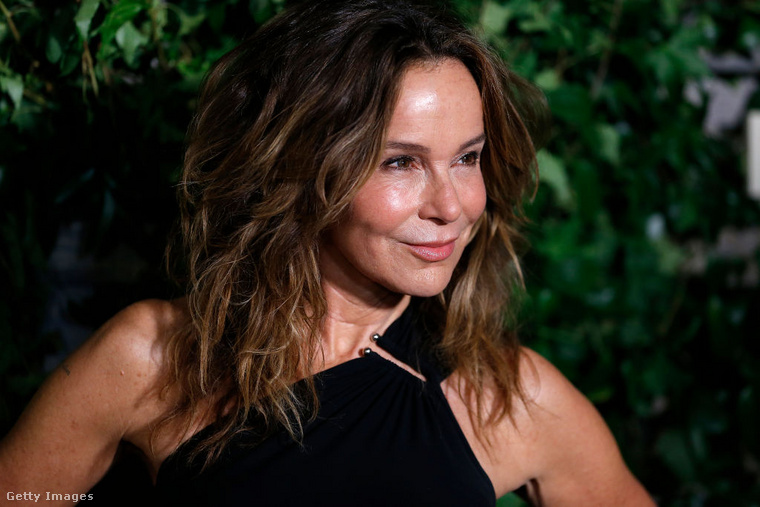 Jennifer Grey
                        Jennifer&nbsp;A ‘80-as évek ikonikus filmjeiben, mint a Meglógtam a Ferrarival és a Dirty Dancing volt a csúcson, de egy rossz döntés gyökeresen megváltoztatta az életét