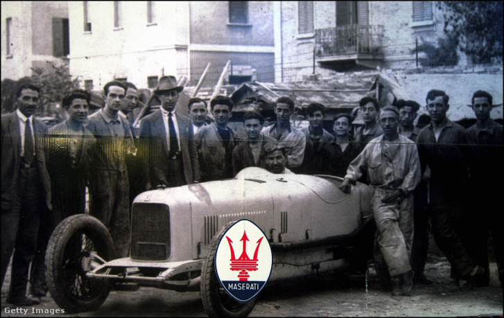 A Maserati fivérek munkásaikkal 1930-ban