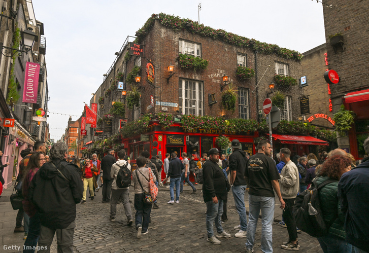 A Temple Bar Dublin belvárosában 2024. május 6-án