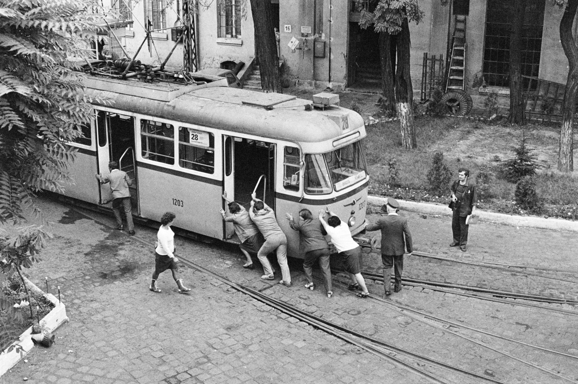 Baross utca, a felvétel a Baross kocsiszínben készült, 1980