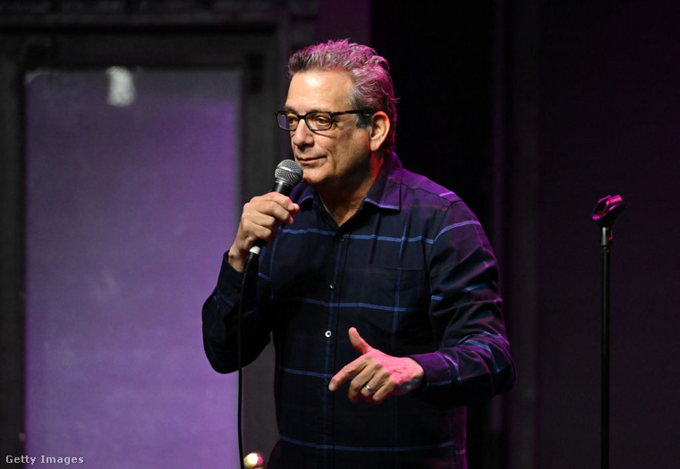 Andy Kindler&nbsp;Stand-up komikus Andy Kindler nyíltan kiábrándult Adam Sandler humorából, amit túlságosan „egyszerűnek” és „olcsónak” tart