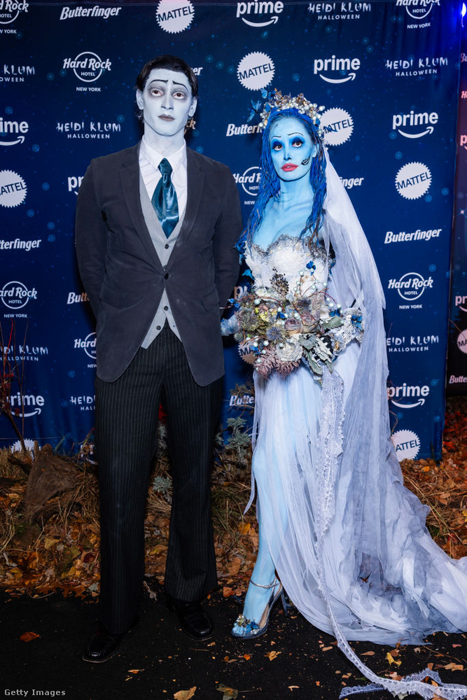 Haley Kalil (jobb oldalon)&nbsp;Haley Kalil és partnere a Tim Burton-féle Corpse Bride (Halott menyasszony) ikonikus karaktereit elevenítették meg Heidi Klum Halloween-partiján